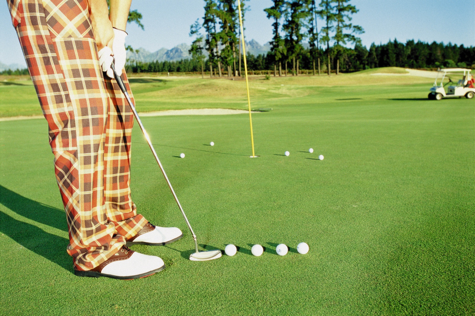 Golfer putting on a manicured green near Kuşadası