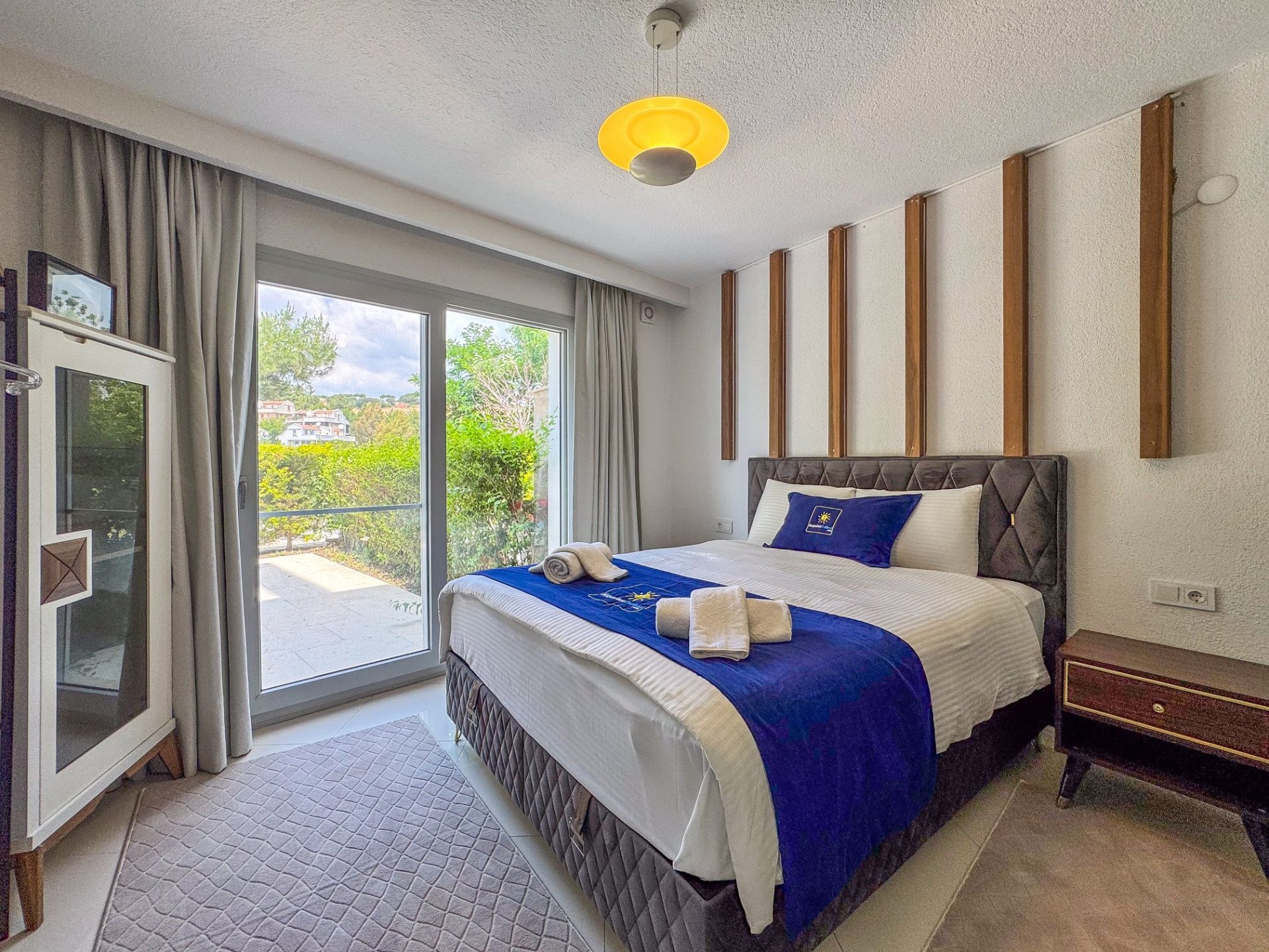 Master bedroom with double bed and direct access to the private garden terrace