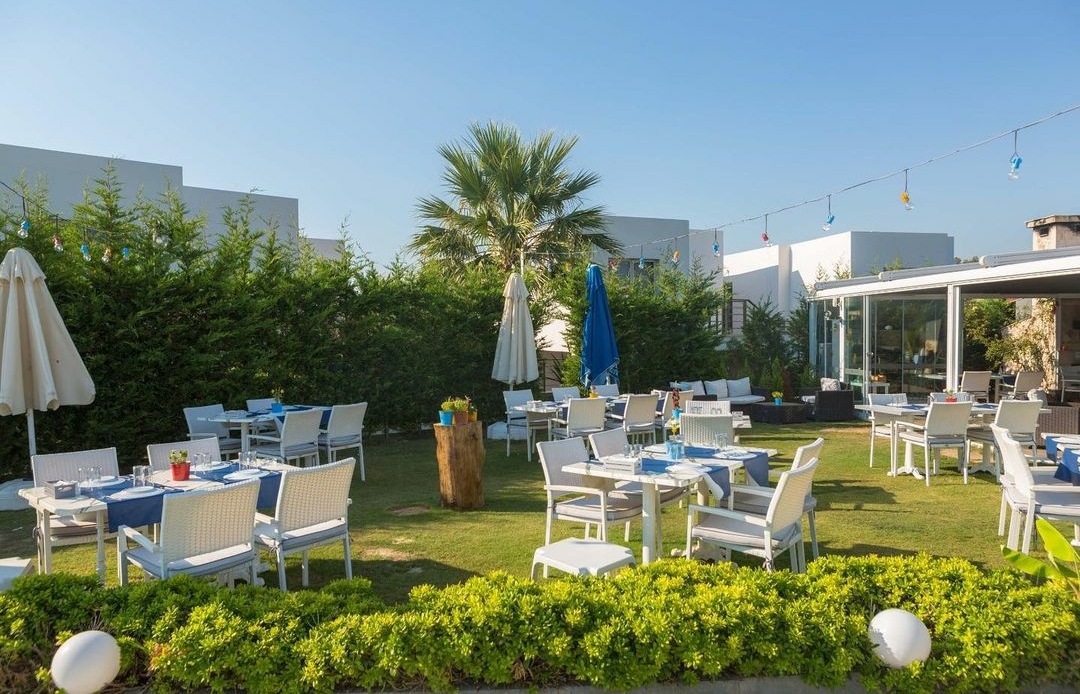 Panorama Restaurant terrace at evening service