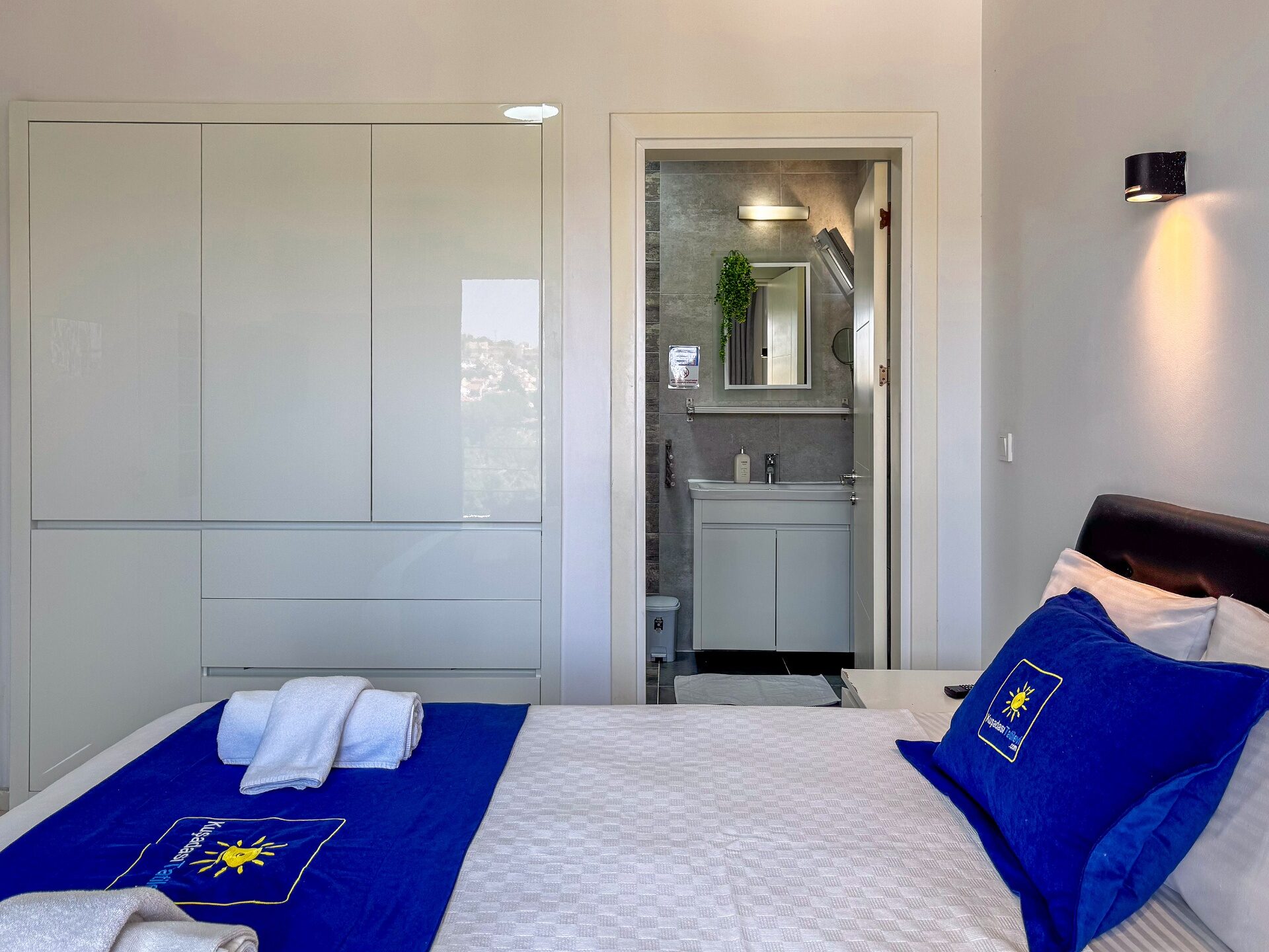 Second bedroom with built-in wardrobe and en-suite shower room